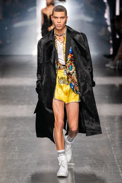 Look 48